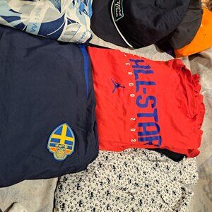 25PCE BOYS MED TO XL DESIGNER CLOTHES